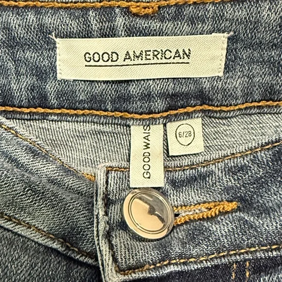 Good American Good Waist
Athletic Stripe Skinny Jeans - Picture 4 of 13